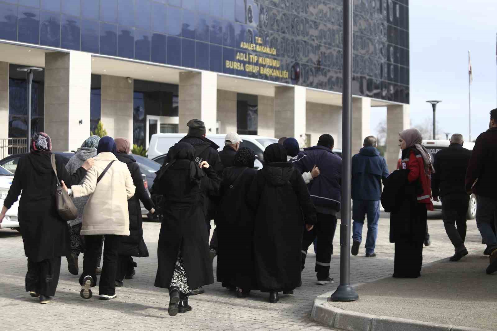 Balıkesir’deki patlamada hayatını kaybedenlerin aileleri de Bursa Adli Tıp Kurumuna geldi
