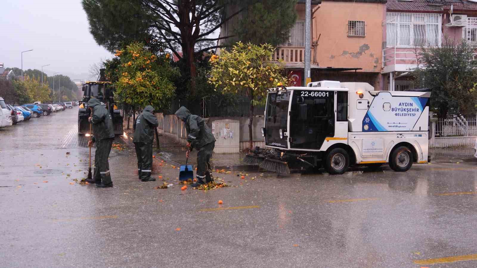 Aydın Büyükşehir Belediyesi ve ASKİ tam kadro sahada
