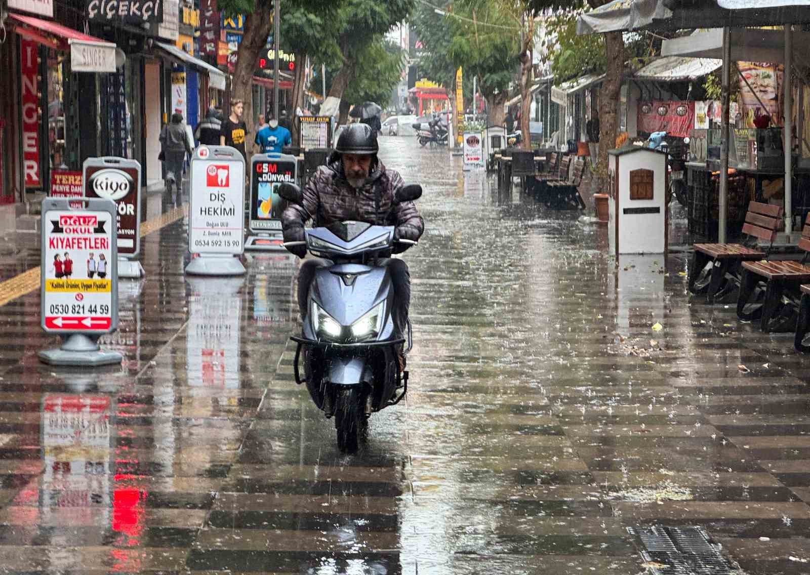 Doğu Akdeniz’de ’kuvvetli yağış ve fırtına’ uyarısı