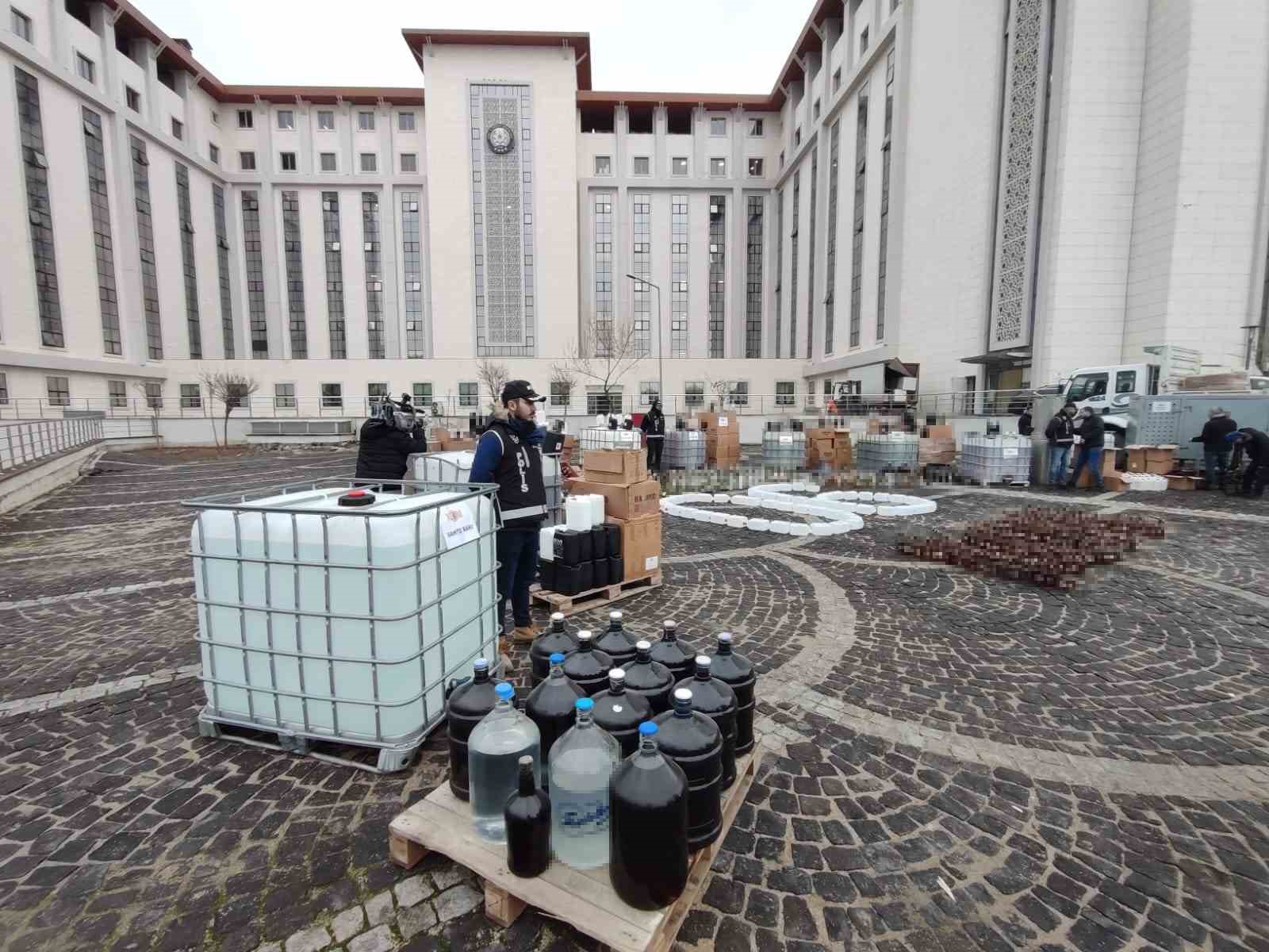 Ankara’da ele geçirilen sahte içkiler sergilendi
