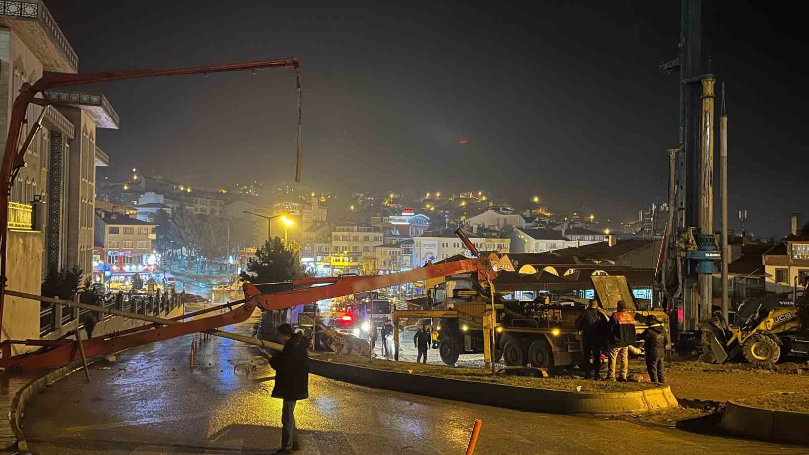 Beton pompası devrildi, facianın eşiğinden dönüldü
