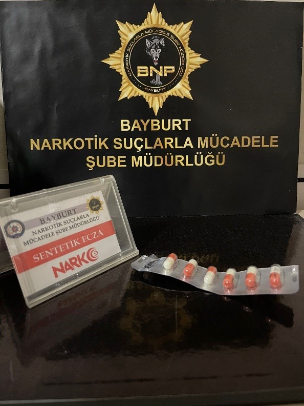 Bayburt’ta 6 adet sentetik hap ele geçirildi