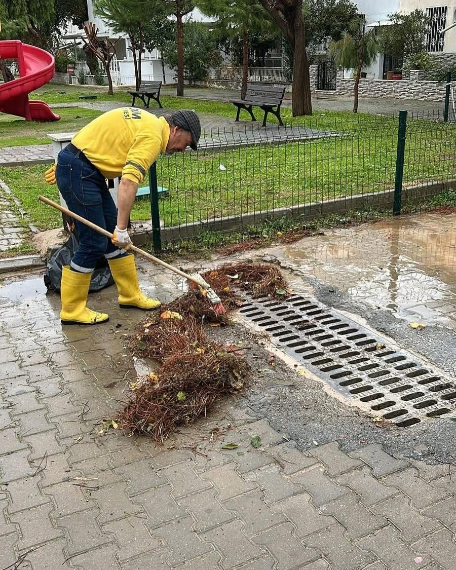 Didim’de belediye ekipleri, geceyi sokakta geçirdi
