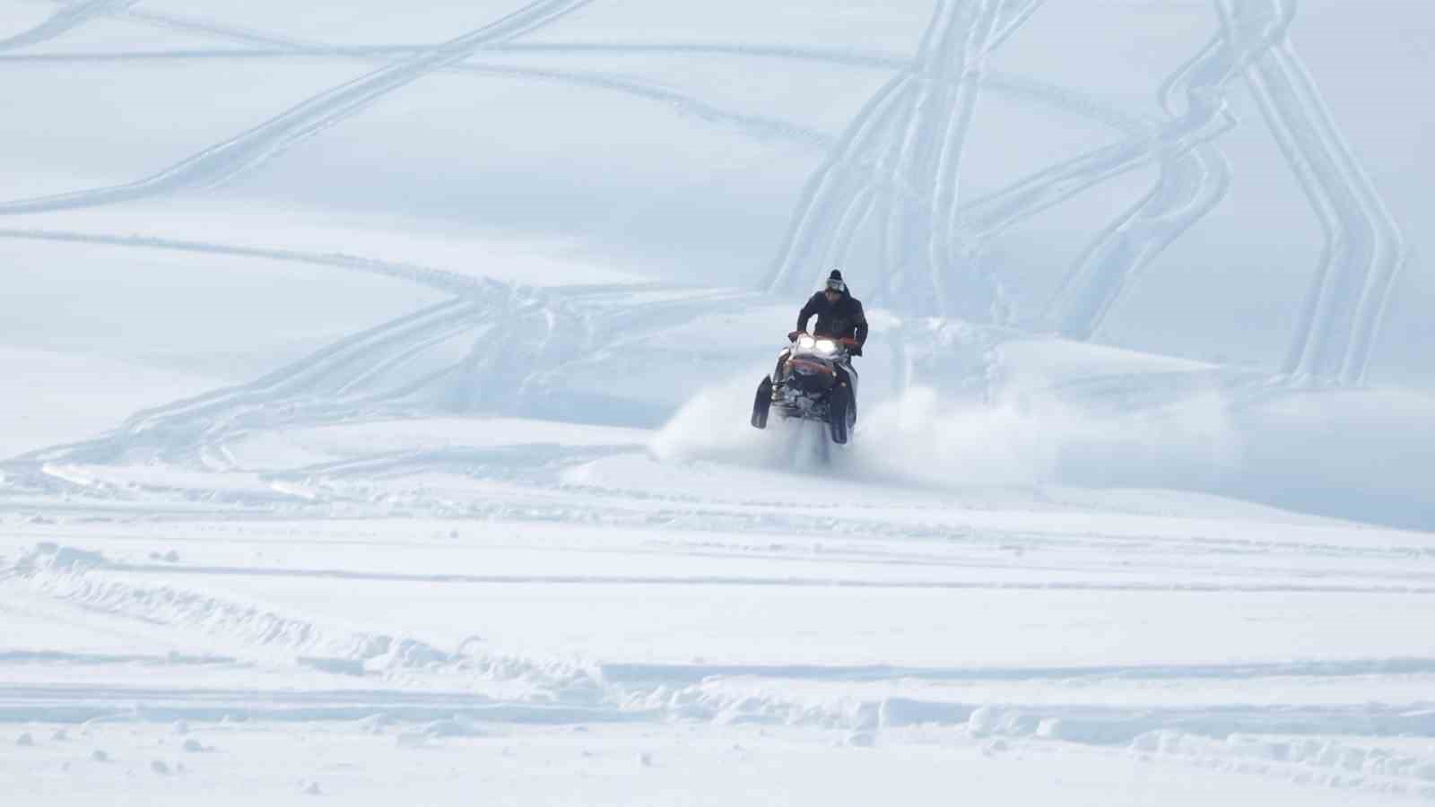 Handüzü Yaylası’na snowboardçu ilgisi
