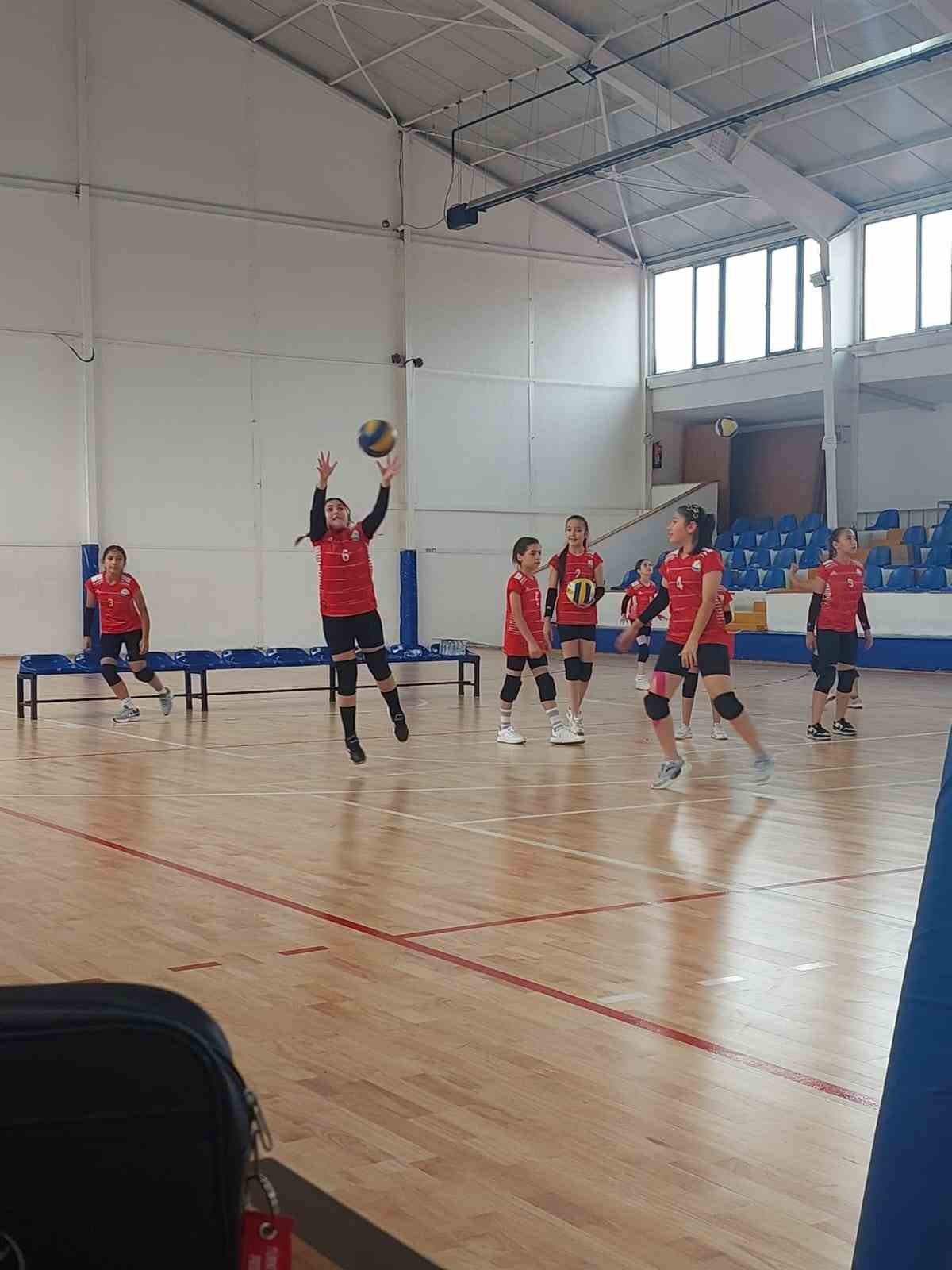 Alaplı Merkez Ortaokulu Voleybol Takımı Zonguldak Şampiyonası’nda
