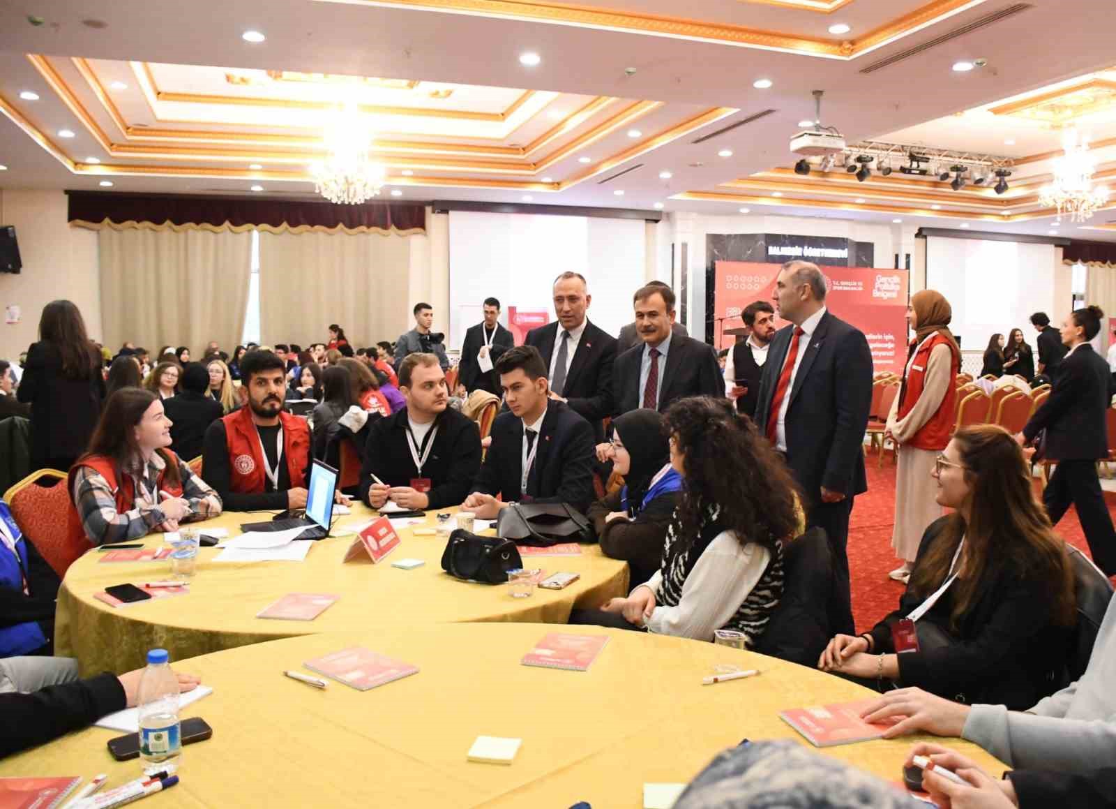 Gen&ccedil;lik vizyon &ccedil;alıştayı Balıkesir&rsquo;de ger&ccedil;ekleşti
