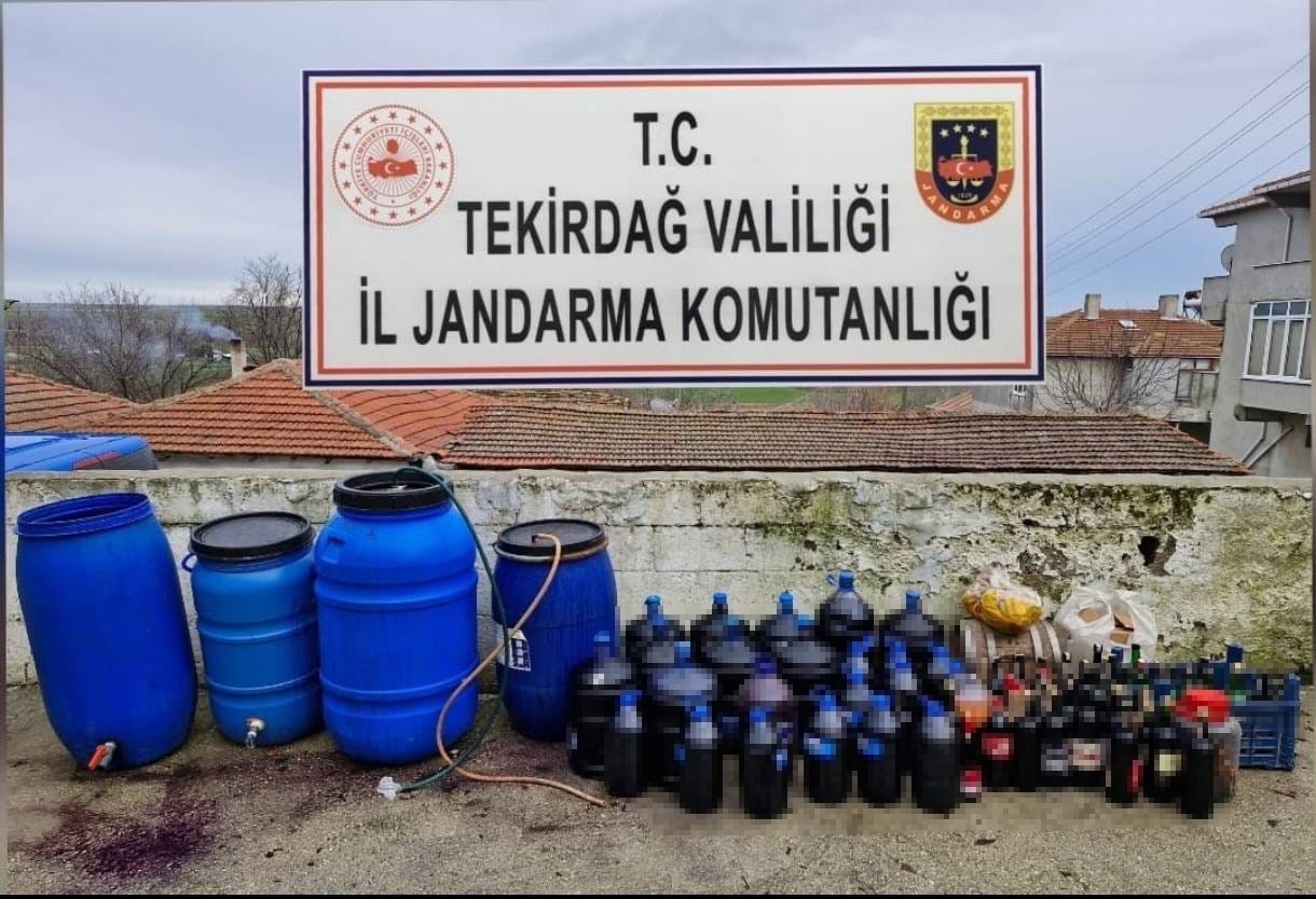 Tekirdağ’da yılbaşı öncesi kaçak alkol operasyonu: 2.5 ton sahte içki ele geçirildi