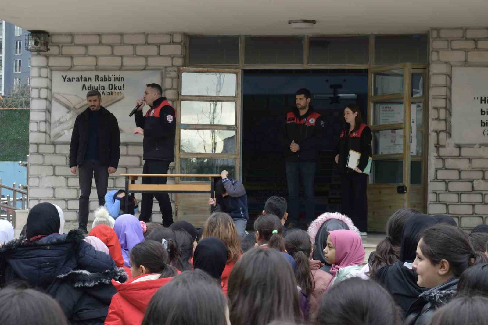 Esenyurt öğrenciler afet bilinci eğitimleri ile bilinçleniyor