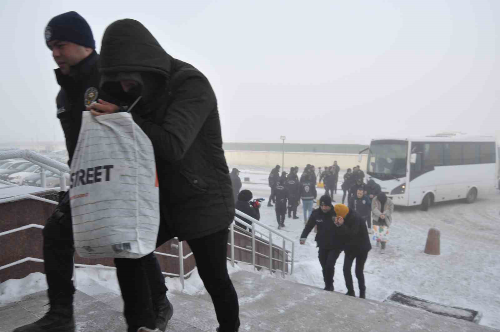 Kars’ta ’fenomen çetesi’ operasyonunda 16 tutuklama
