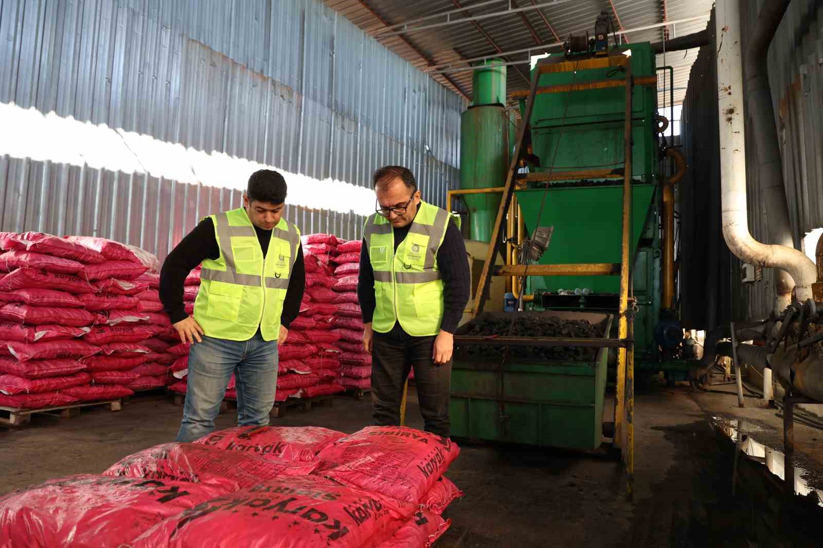 Antalya’da kriterlere uymadığı tespit edilen 135 ton kömür il dışına çıkarıldı