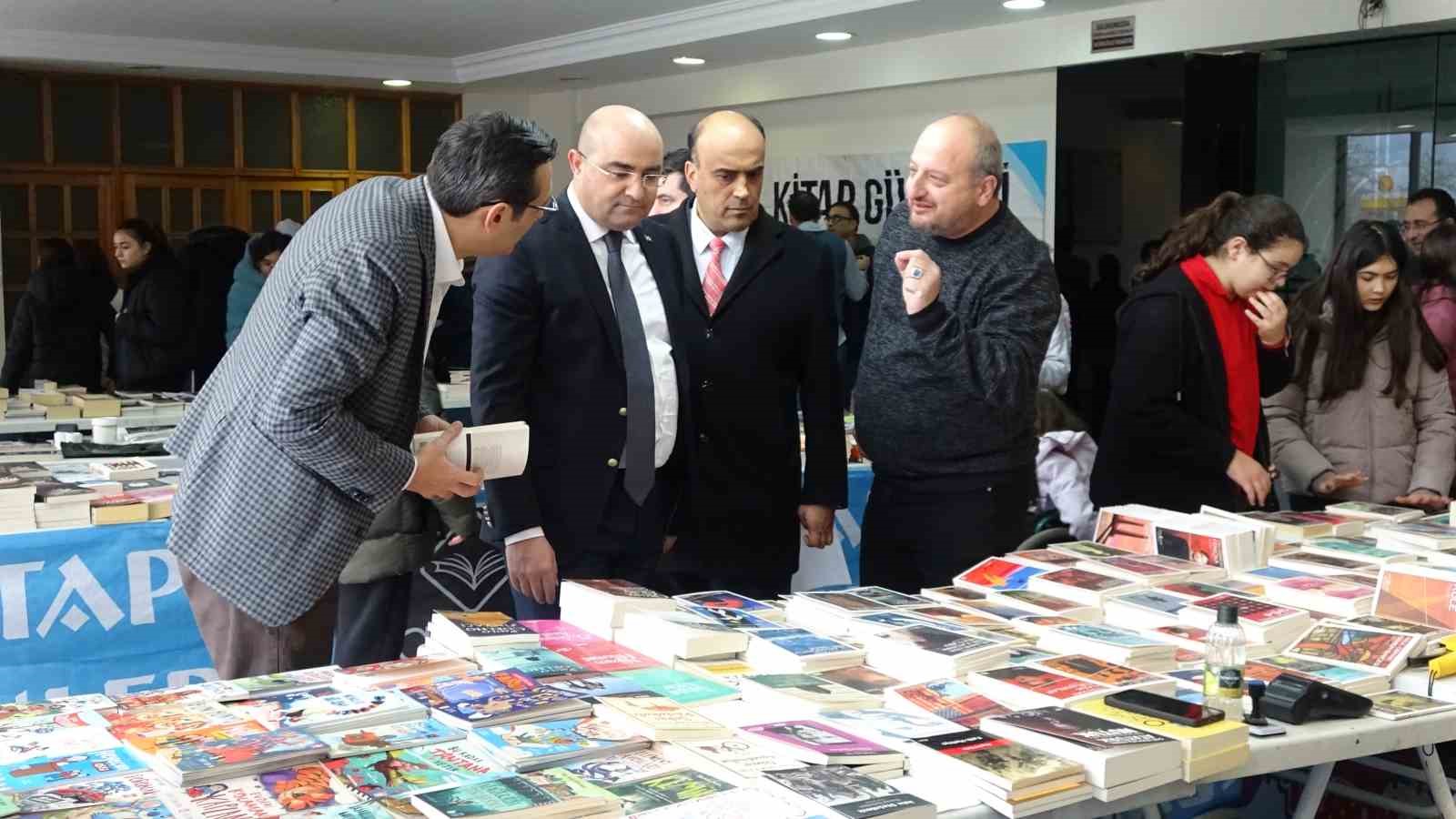 Tavşanlı Kültür Sarayı’nda kitap fuarı açıldı
