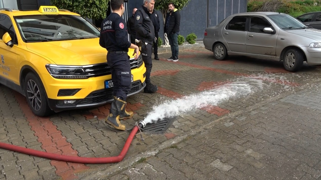 Alanya’da sağanak yağışın etkisi gündüz ortaya çıktı
