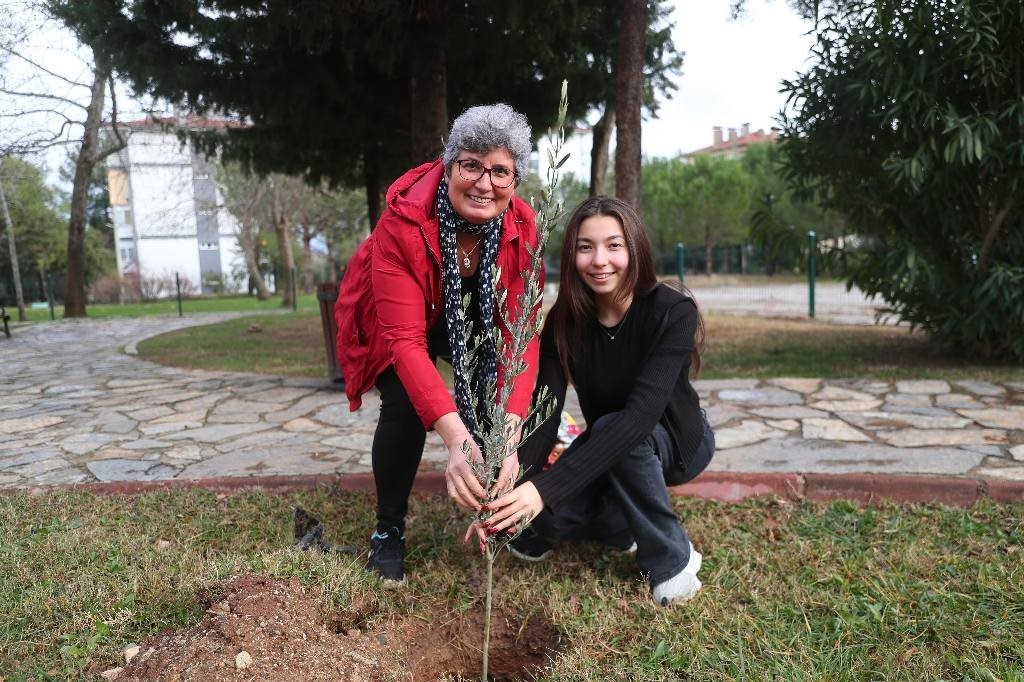 Gençlerden Merkezefendili büyüklere anlamlı ziyaret
