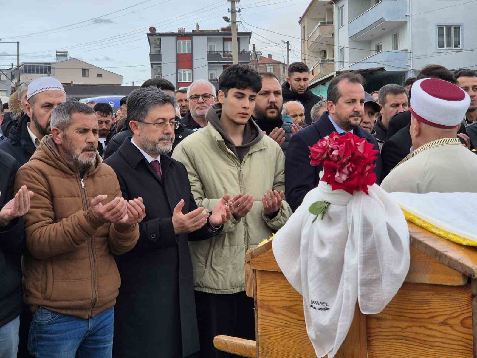 Patlamada hayatını kaybeden Seda Akın toprağa verildi 