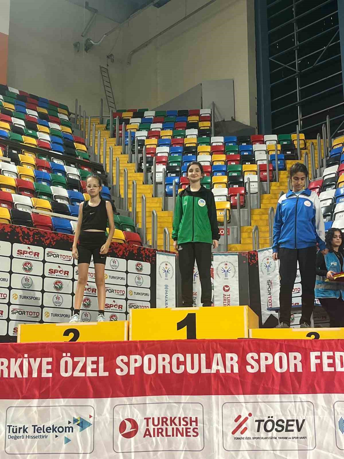 Sakaryalı özel atletizm sporcusu İstanbul’dan şampiyon döndü
