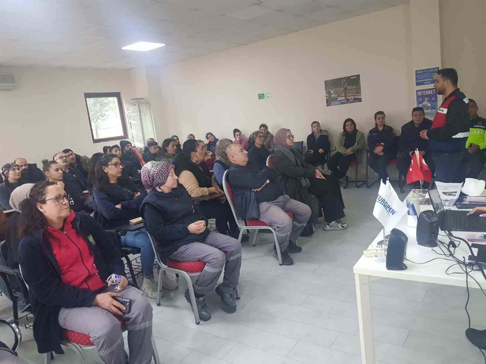 Jandarma ekiplerinden fabrika işçilerine seminer
