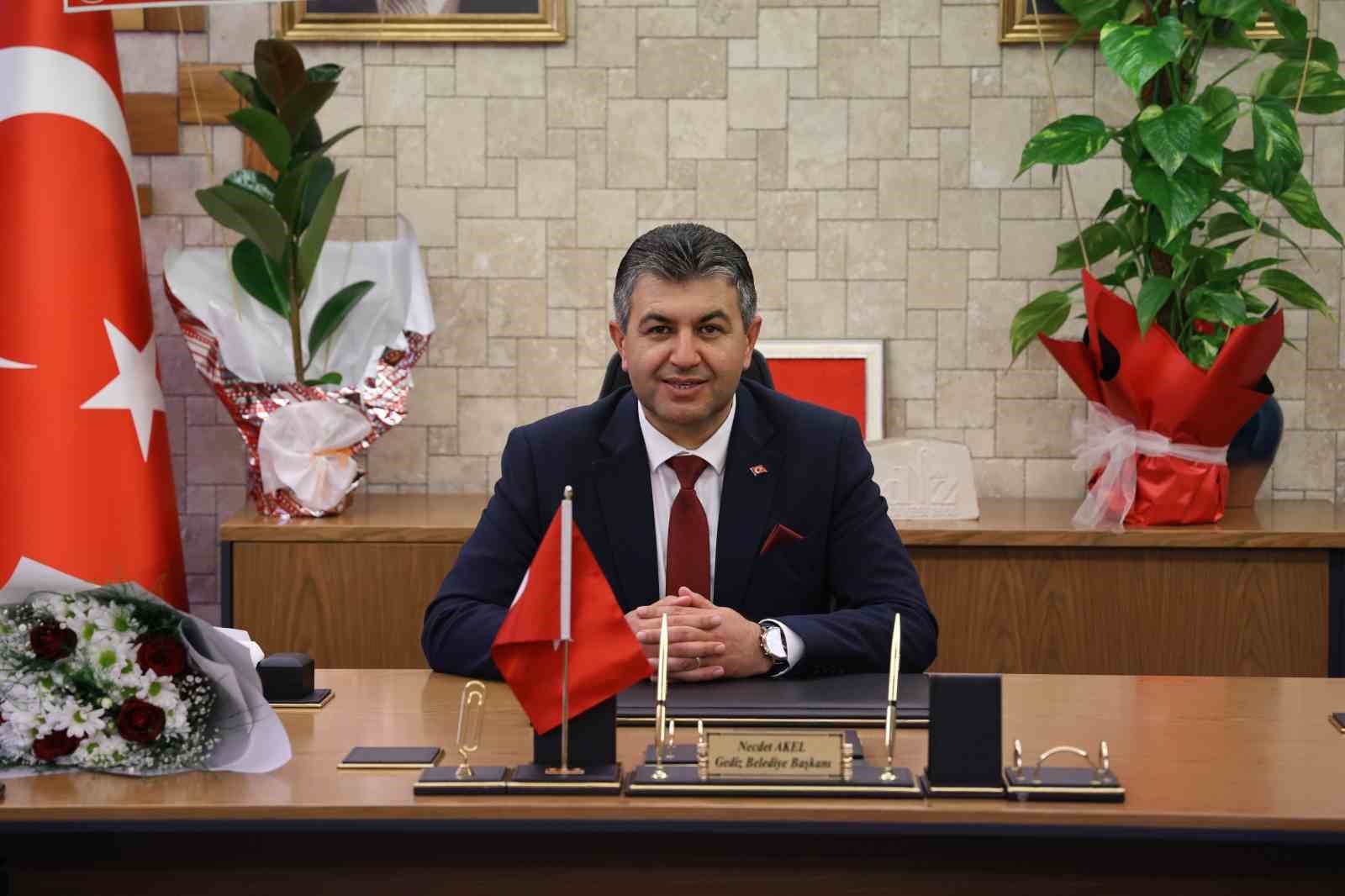 Gediz Belediyesi&rsquo;nden yaşlı ve bakıma muhta&ccedil; vatandaşlara temizlik hizmeti
