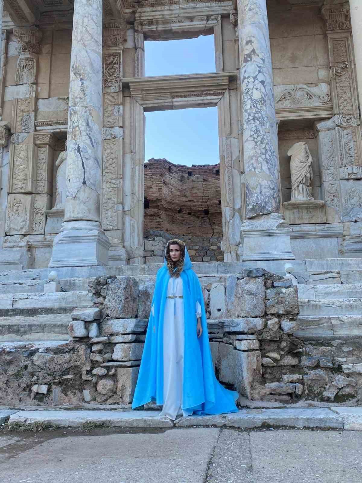 Meryem Ana temalı kıyafet Hierapolis ve Efes’te sergilendi
