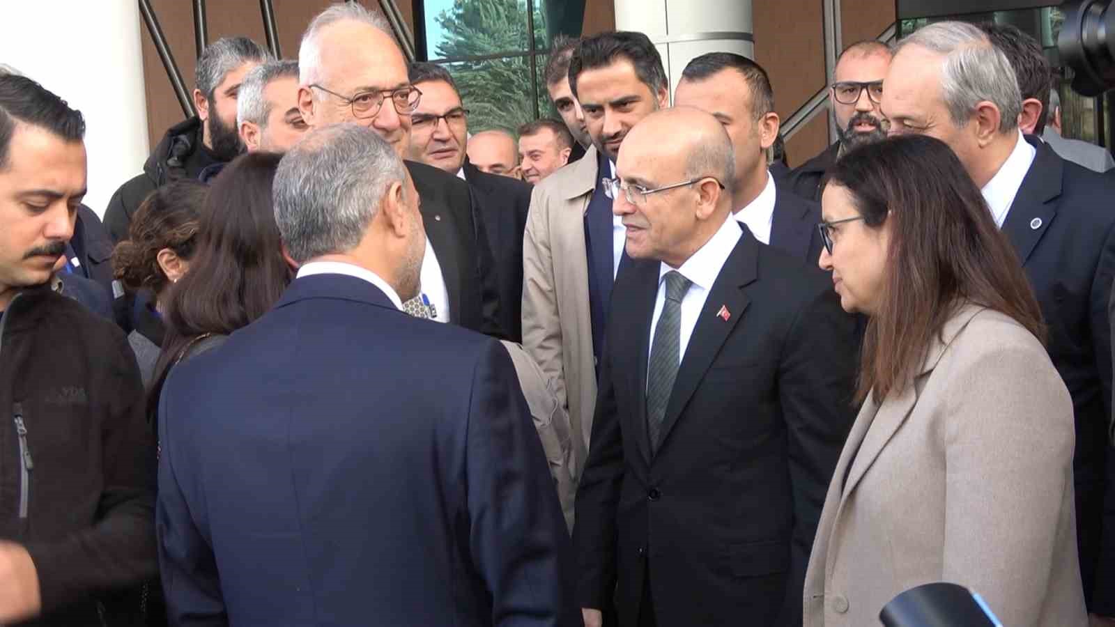 Bakan Şimşek, Yalova&rsquo;da "İş D&uuml;nyası Buluşması"na katıldı
