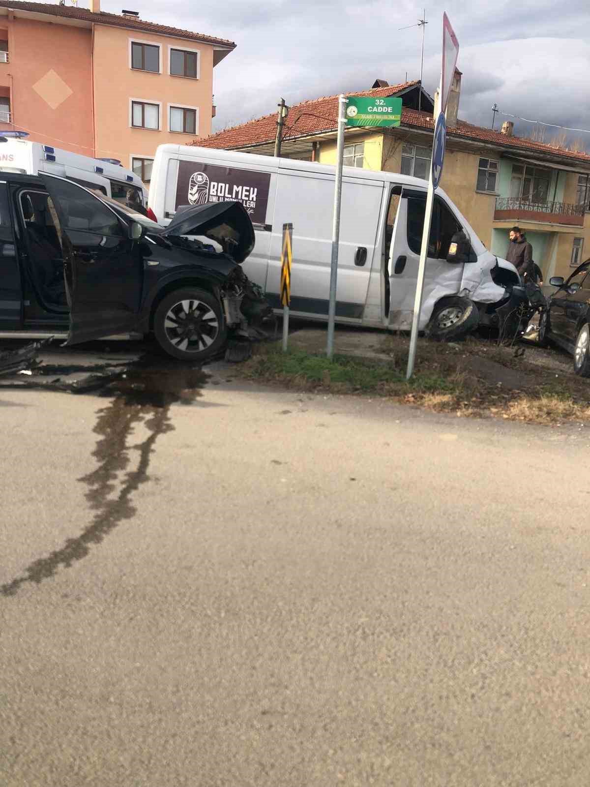 Bolu’da cip minibüsle çarpıştı: 3 yaralı
