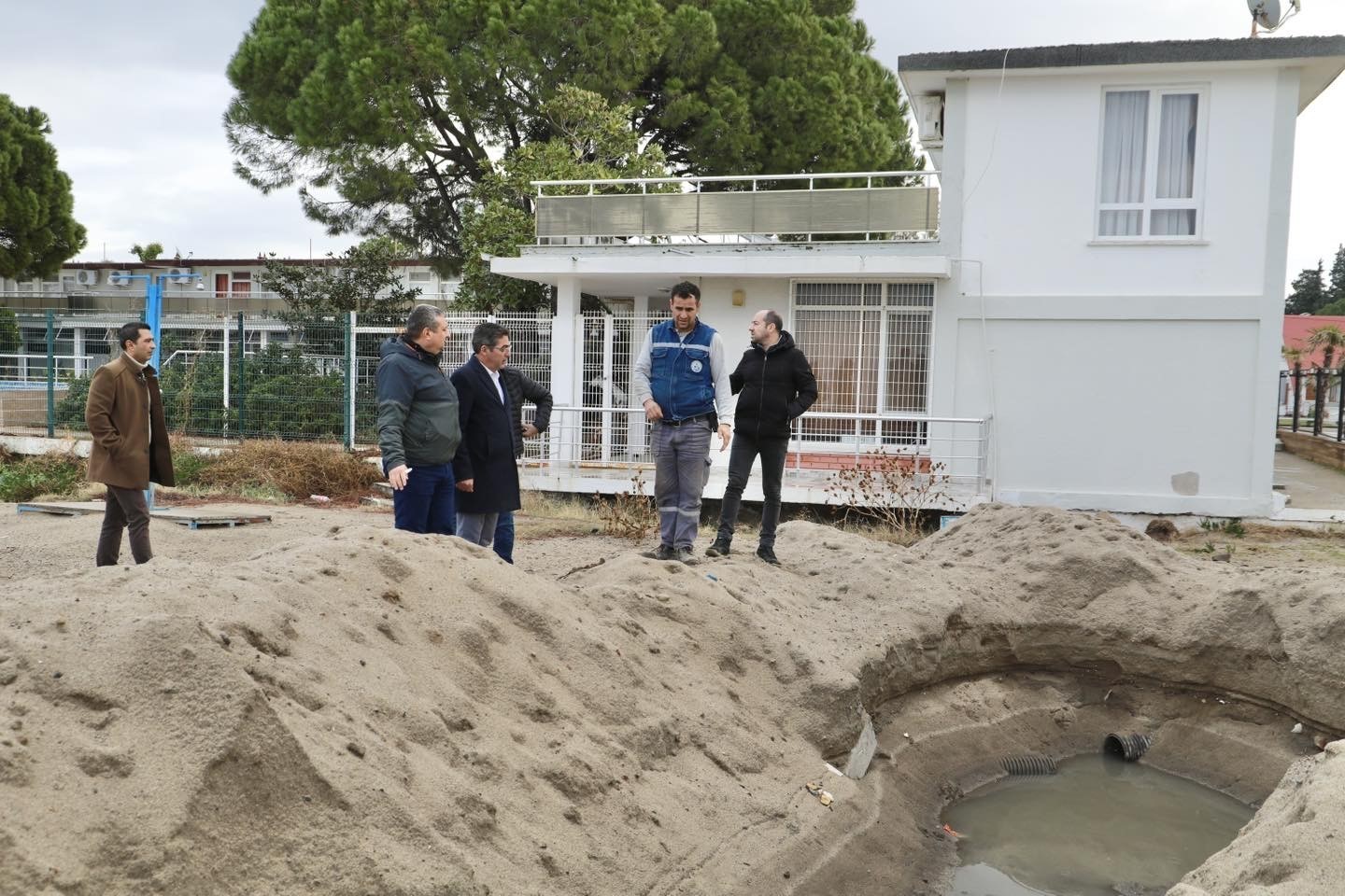 Burhaniye’de yağmur sonrası altyapı hatları kontrol edildi
