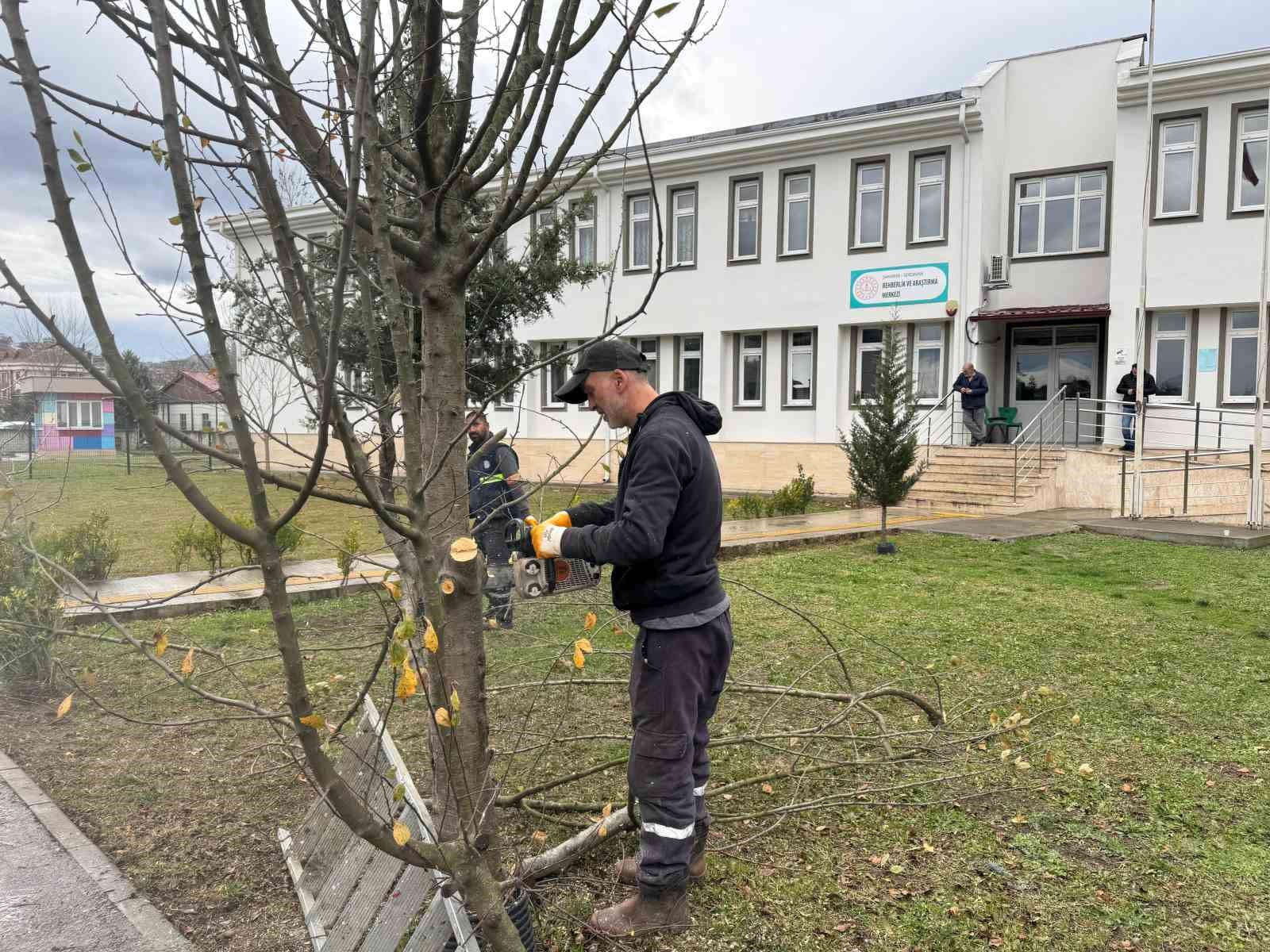 Serdivan Belediyesi’nden RAM Bahçesi’nde çalışma