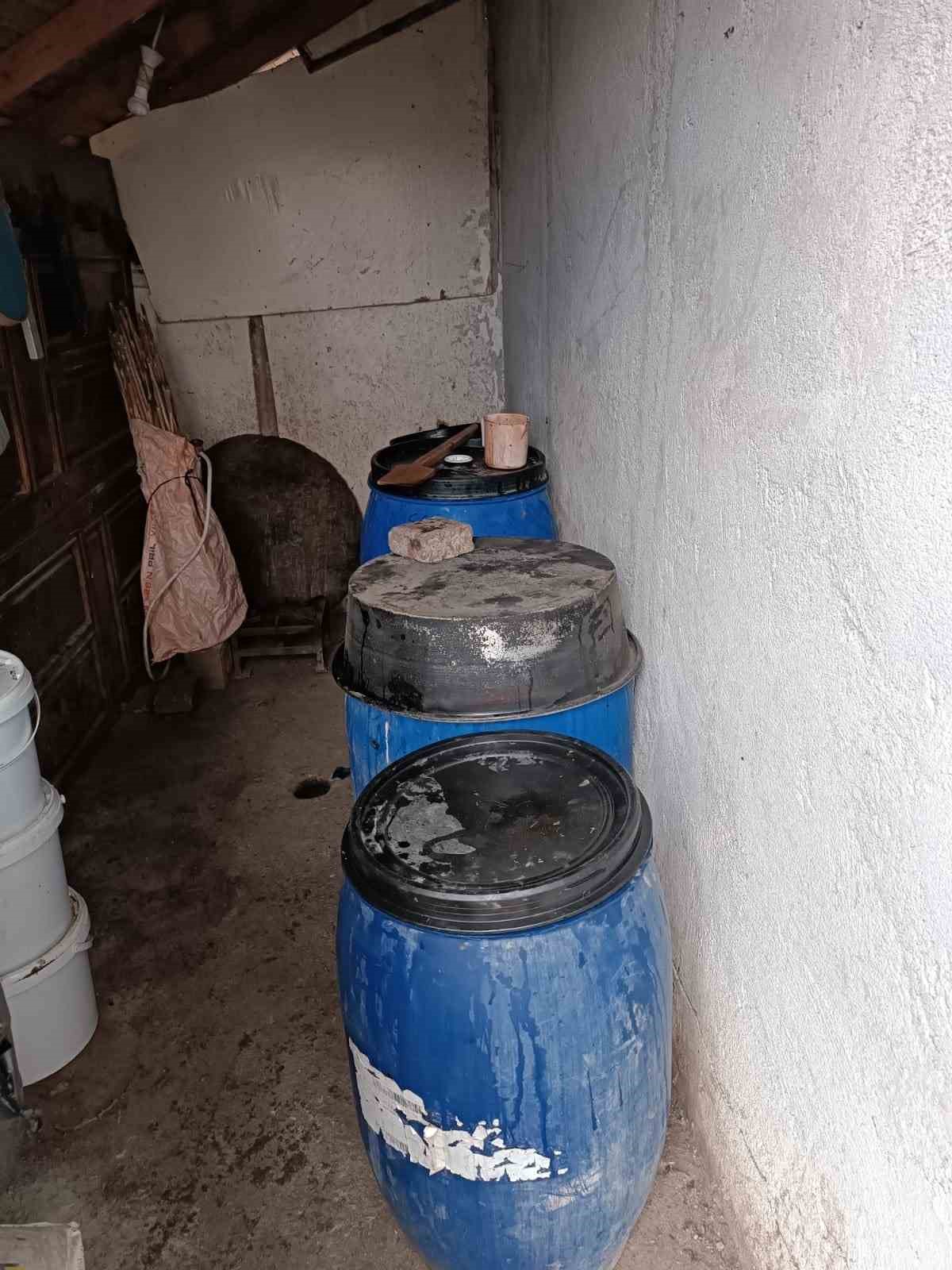 Tokat’ta bin 220 litre sahte içki ele geçirildi