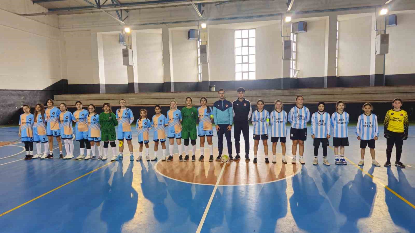 Bandırma’da Ortaokullar arası yıldız futsal heyecanı devam ediyor