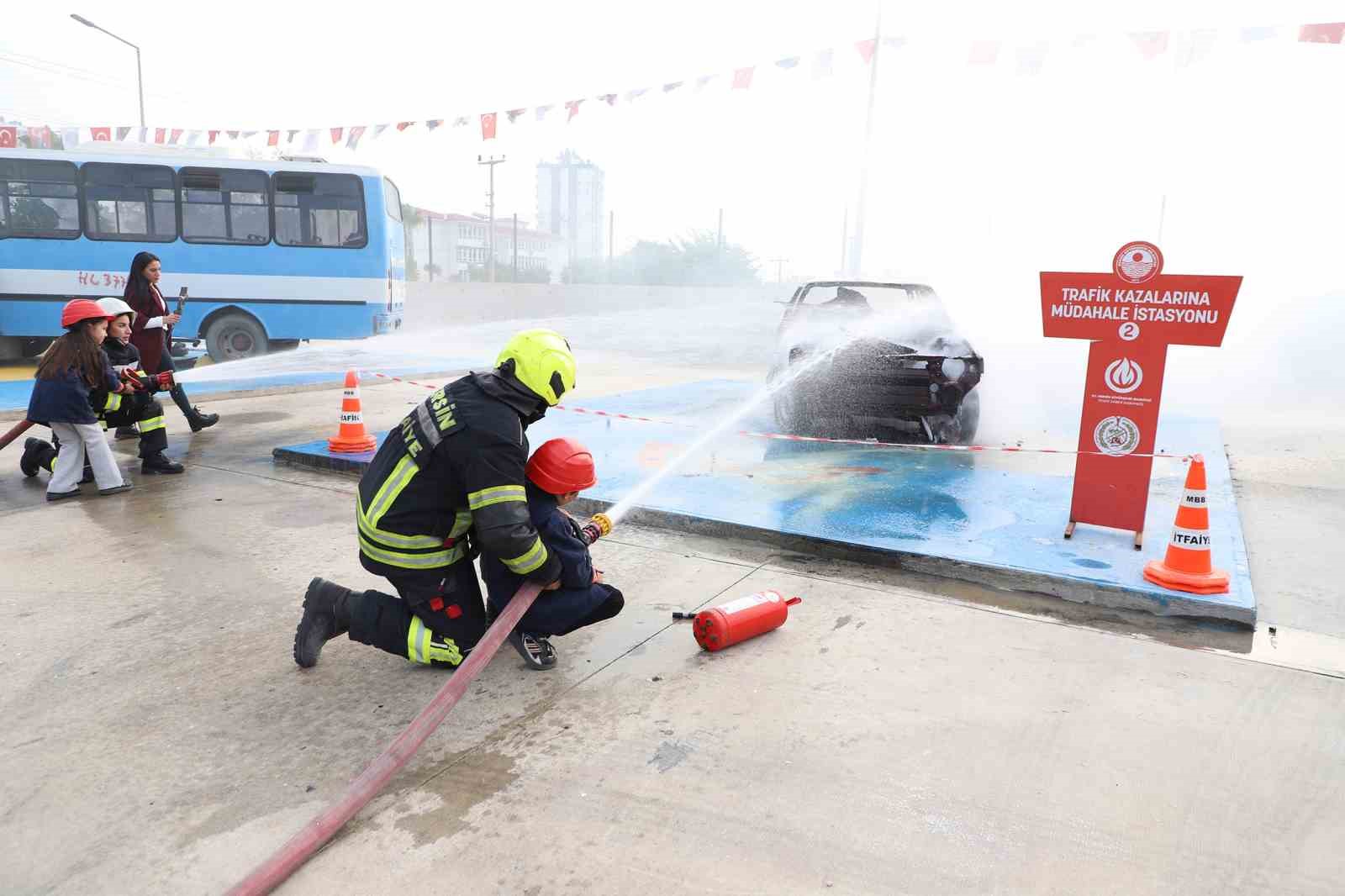 Öğrenciler itfaiyecilik mesleğini yakından tanıdı