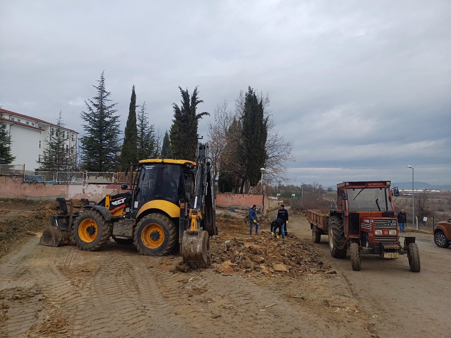 Kapalı durak çalışmalarını yakından inceledi
