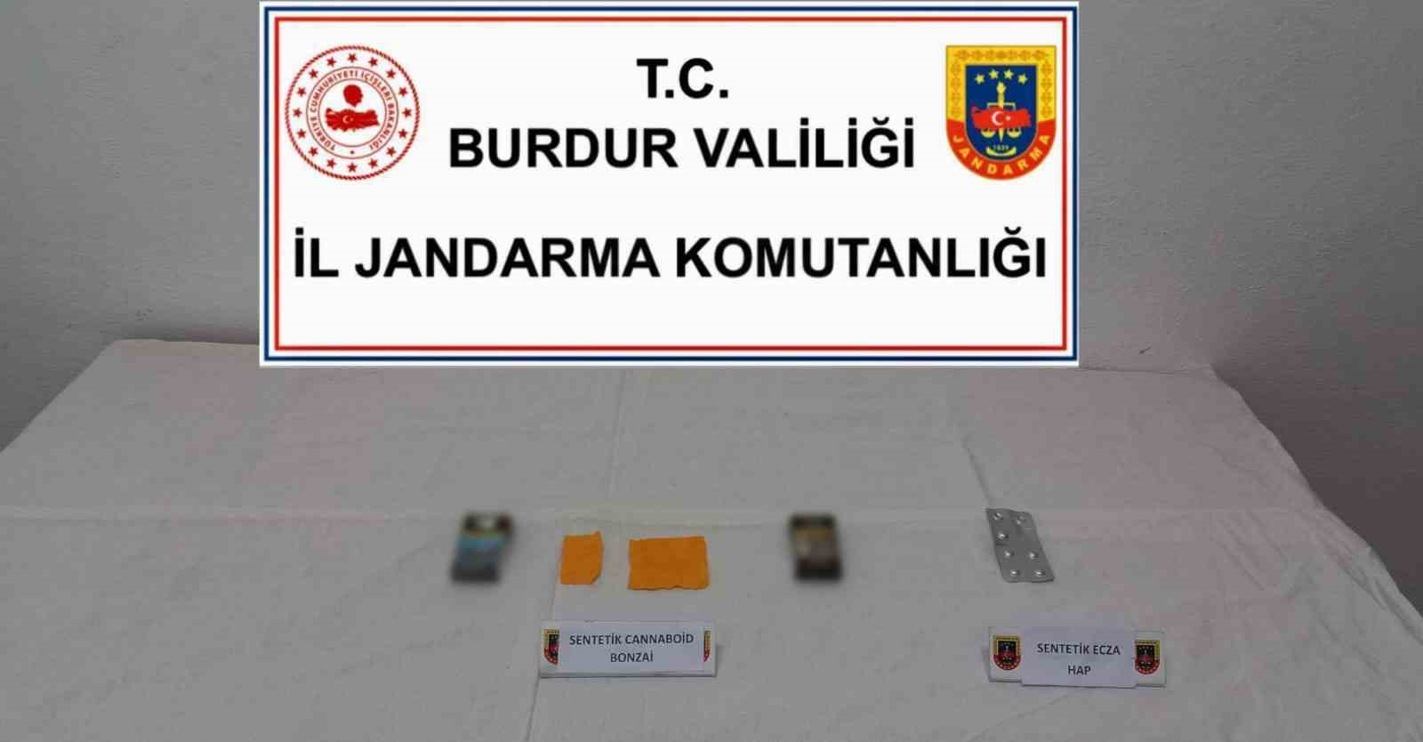 Burdur’da jandarmanın uyuşturucu operasyonunda yakalanan 2 şüpheli adli kontrolle serbest bırakıldı