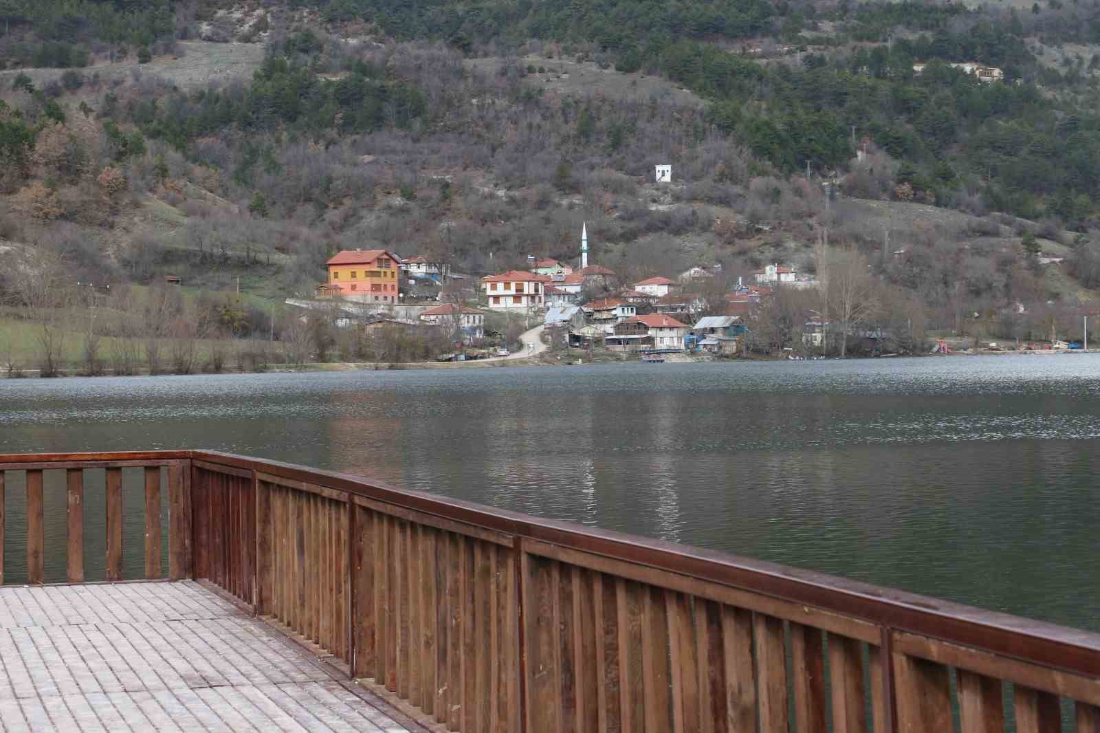 Çubuk Gölü’nde sonbahardan kalma günler yaşanıyor