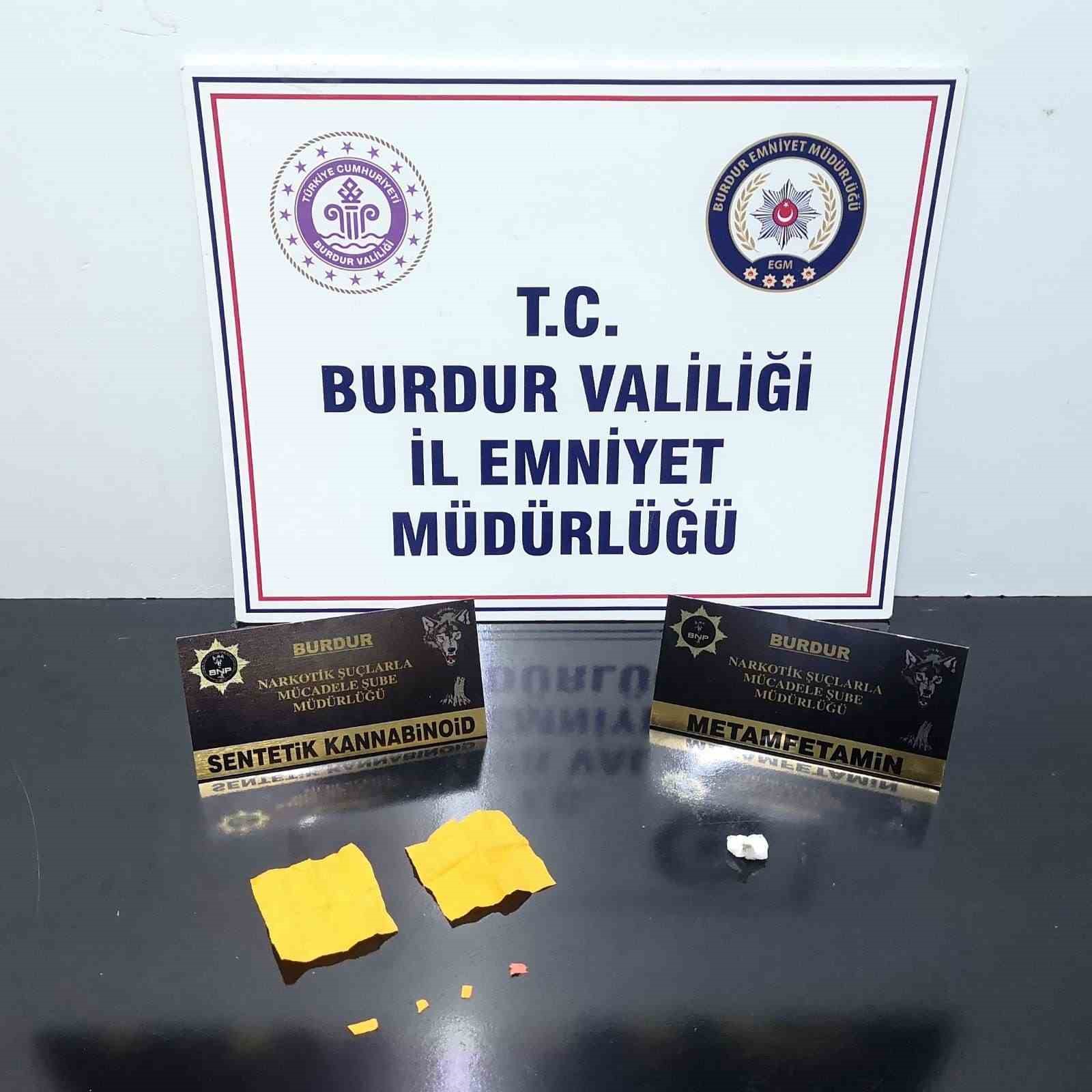 Burdur’da minibüste üzerinden uyuşturucu ile yakalanan şüpheli tutuklandı