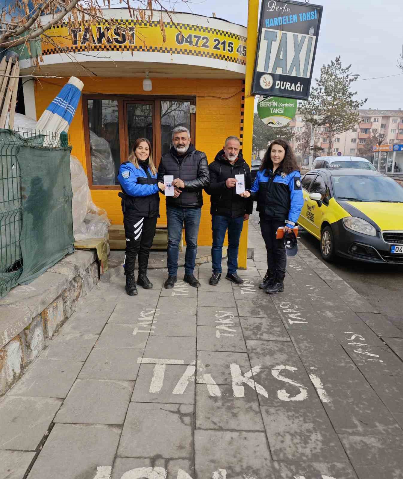 Ağrı&rsquo;da ticari taksi s&uuml;r&uuml;c&uuml;lerine g&uuml;venlik eğitimi verildi
