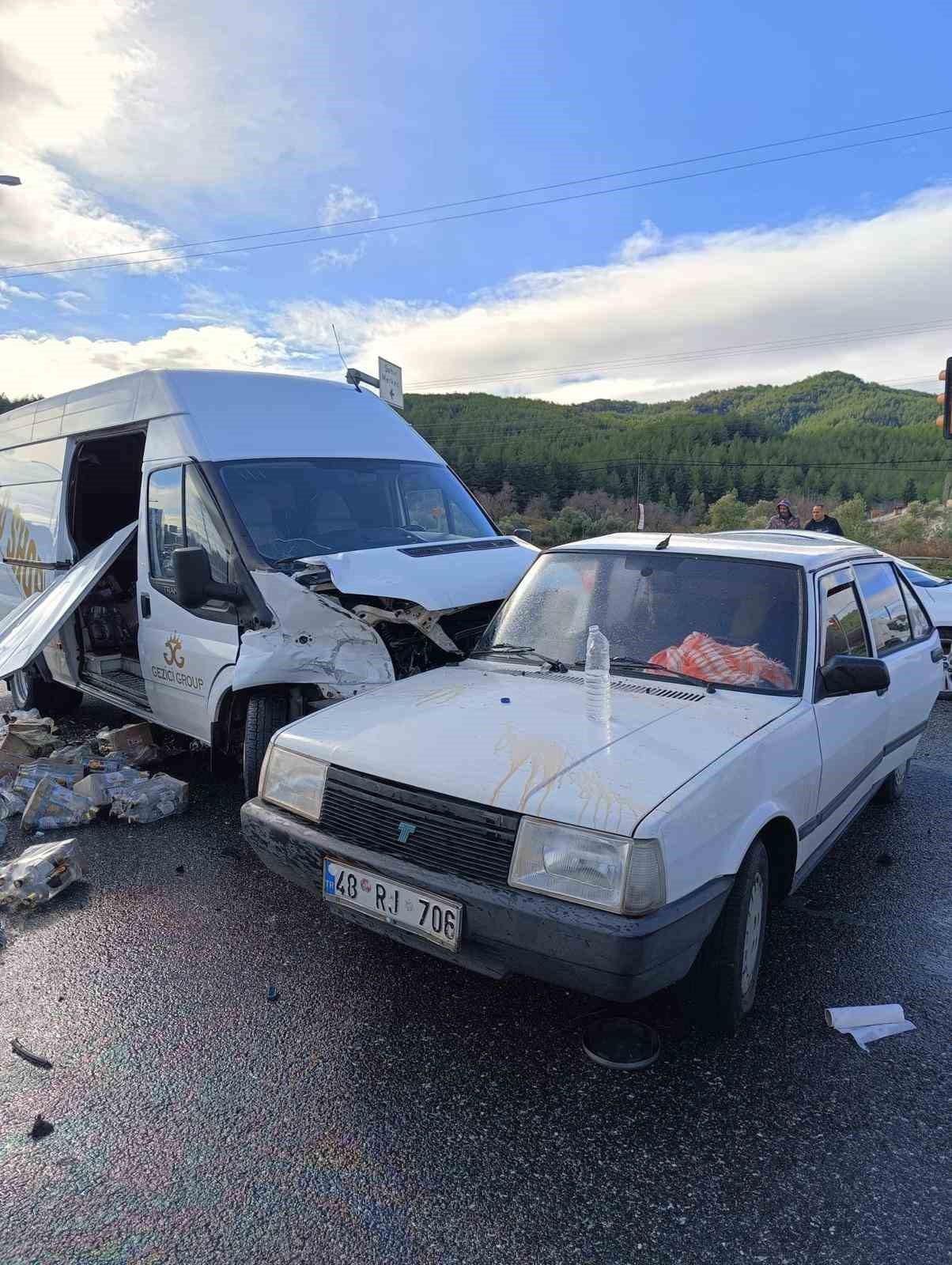 Ula’da zincirleme kaza: 4 yaralı