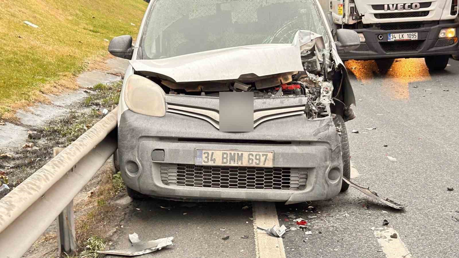 Esenyurt’ta zincirleme trafik kazası: 3 yaralı
