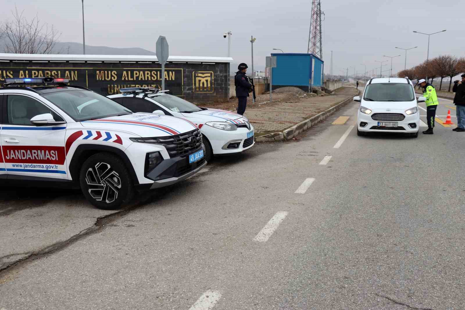 Muş’ta kış lastiği denetimleri sıkılaştırıldı