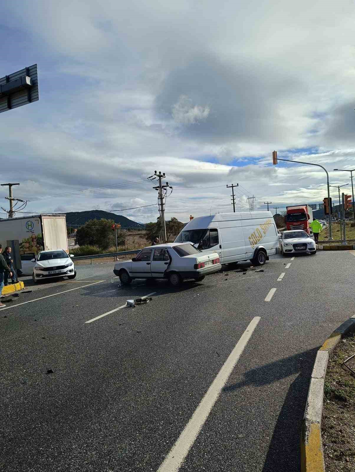 Muğla’da zincirleme trafik kazası: 5 yaralı
