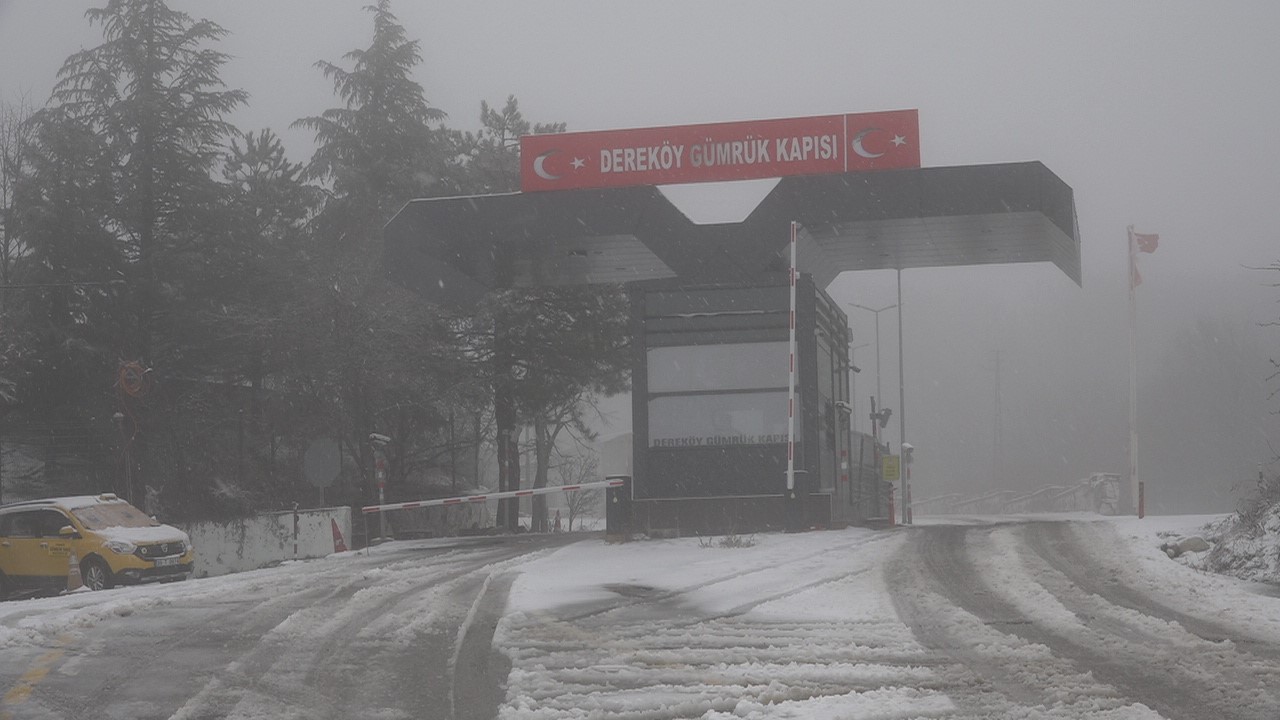 Kırklareli’nin yüksek kesimlerinde kar yağışı etkili oluyor