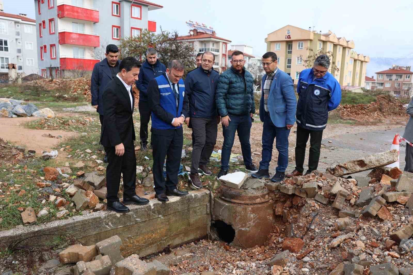 Başkan Aras, yağıştan etkilenen mahallelerde çözüm için sahada
