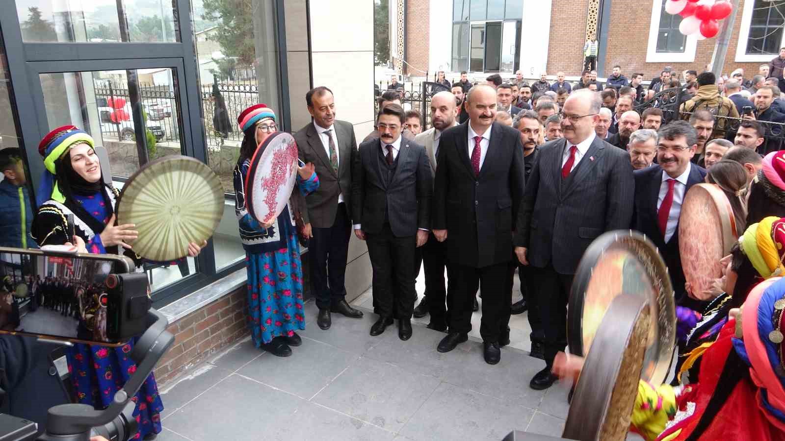 Kültür ve Turizm Bakan Yardımcısı Serdar Çam Halk Kütüphanesi açılışına katıldı