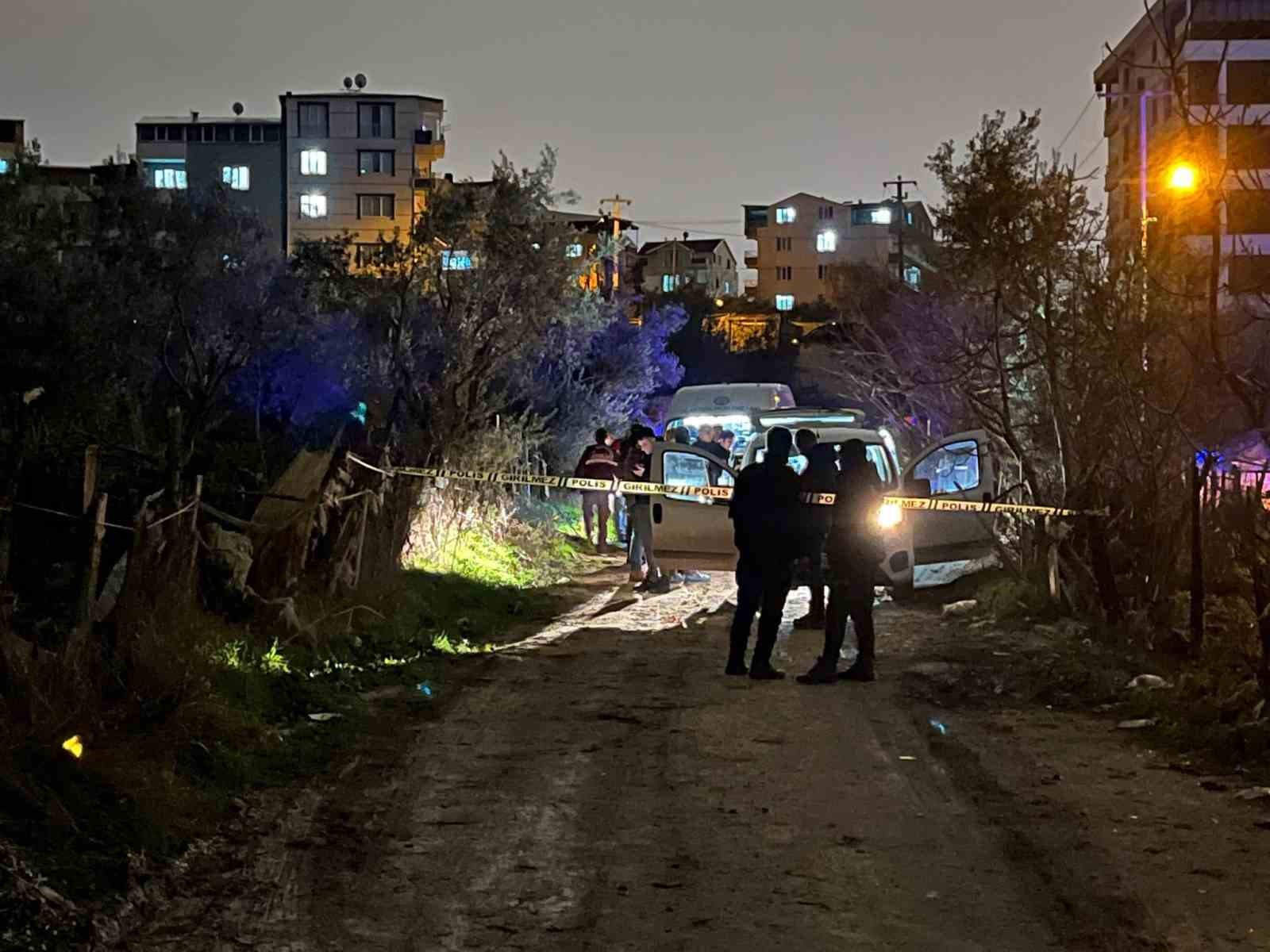 Önce öldürdü, sonra polislere suç aletiyle teslim oldu
