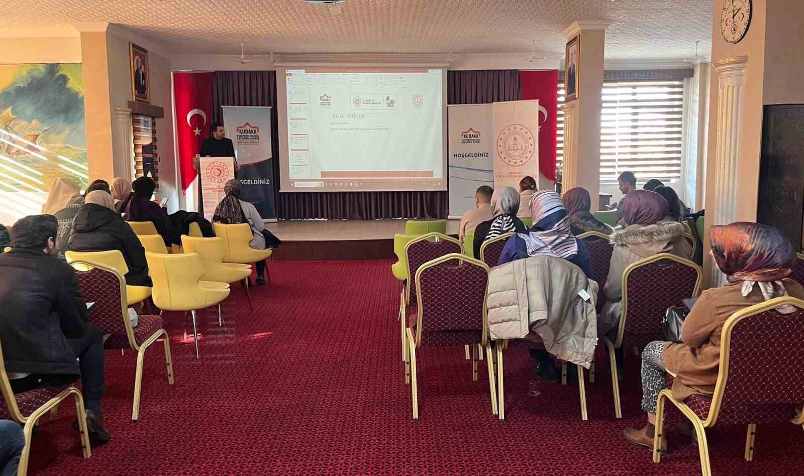 Bayburt Öğretmen Akademisi proje yazma eğitimi başladı
