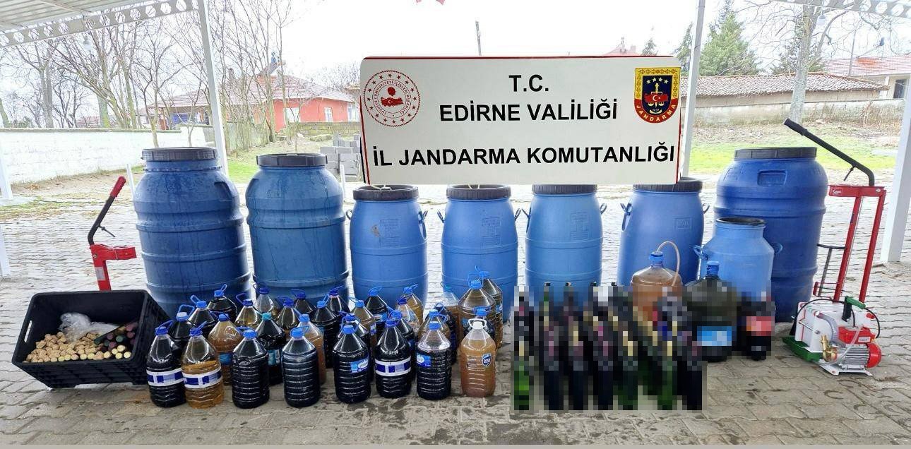 Edirne’de bin 560 litre kaçak içki ele geçirildi