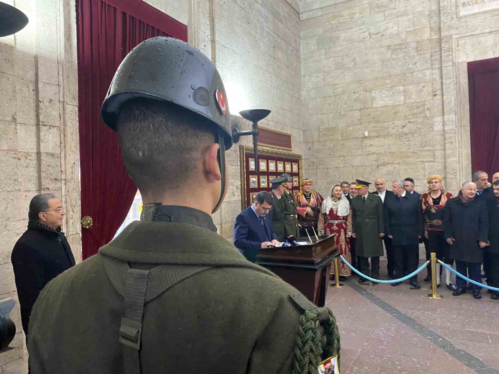 Ankara Valisi Şahin ve ABB Başkanı Yavaş, Atatürk’ün Ankara’ya gelişinin 105. yılı dolayısıyla Anıtkabir’i ziyaret etti