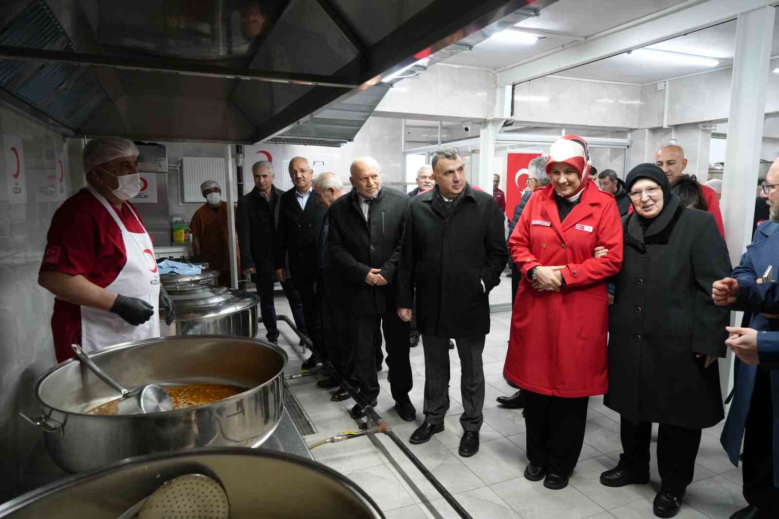 Türk Kızılay Genel Başkanı Yılmaz 2025 stratejik planını açıkladı: "Aşevleri ve ücretsiz giyim mağazaları yaygınlaştırılacak"
