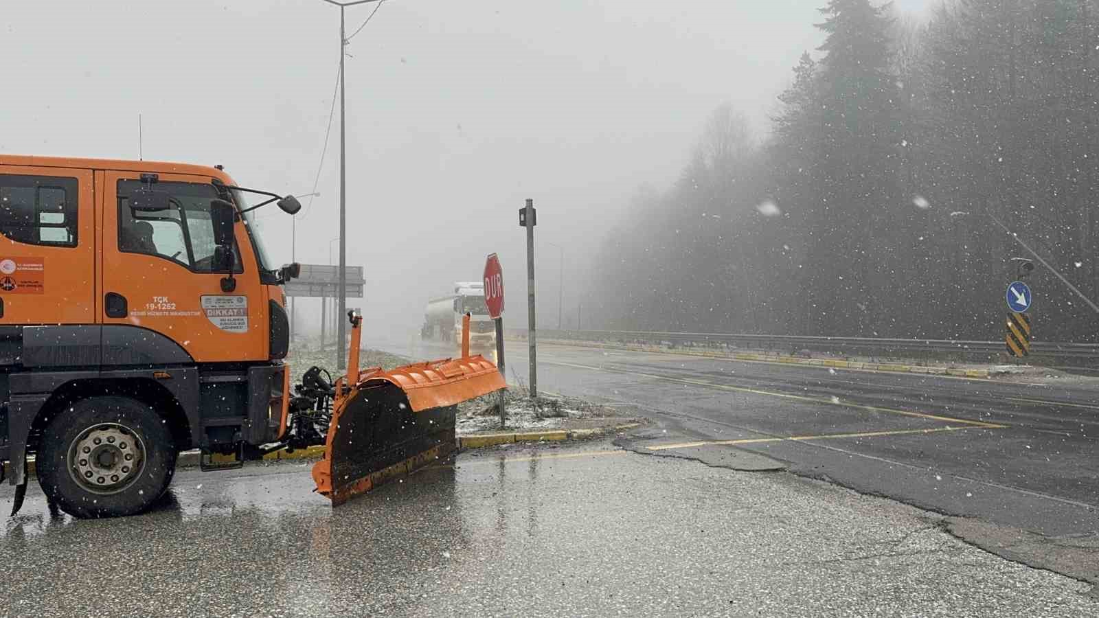 Bolu Dağı geçişinde kar yağışı başladı
