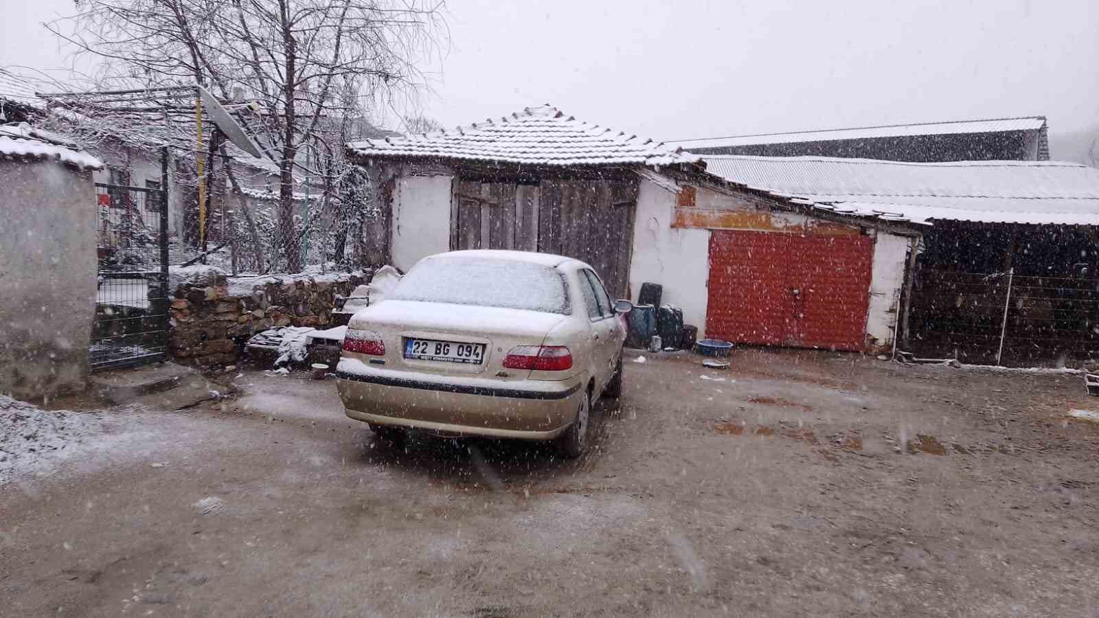 Kar, Balkanlar’dan Edirne’ye giriş yaptı: Sınır köyler beyaza büründü
