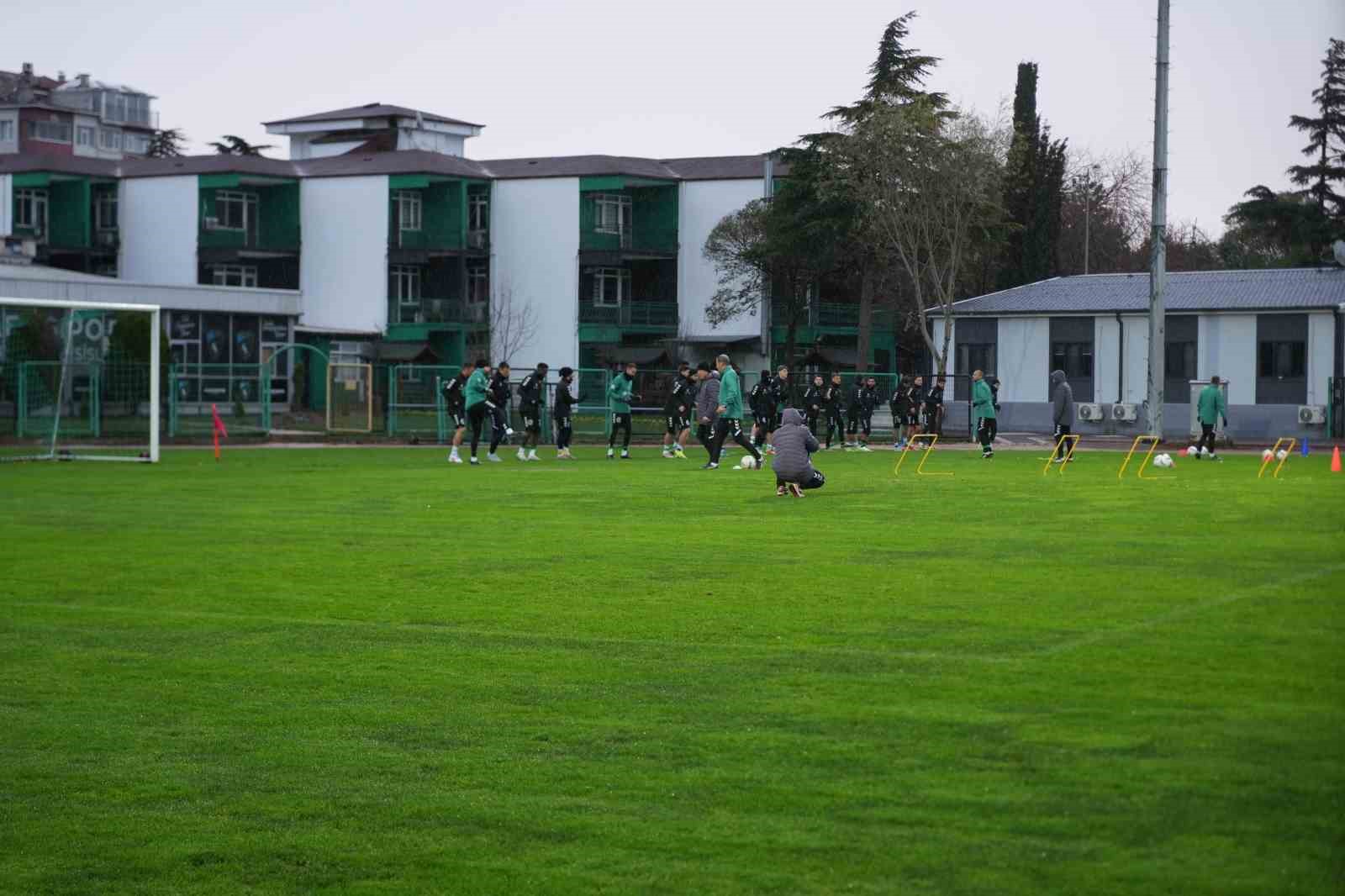 Kocaelispor, İsmet Taşdemir yönetimindeki ilk antrenmanına çıktı
