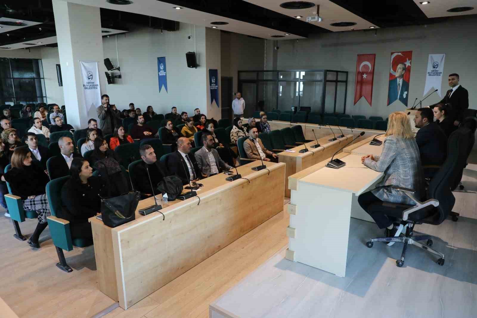 Hatay Büyükşehir Belediyesi, Hatay’ın sorunlarına 153 beyaz masa ile çözüm buluyor
